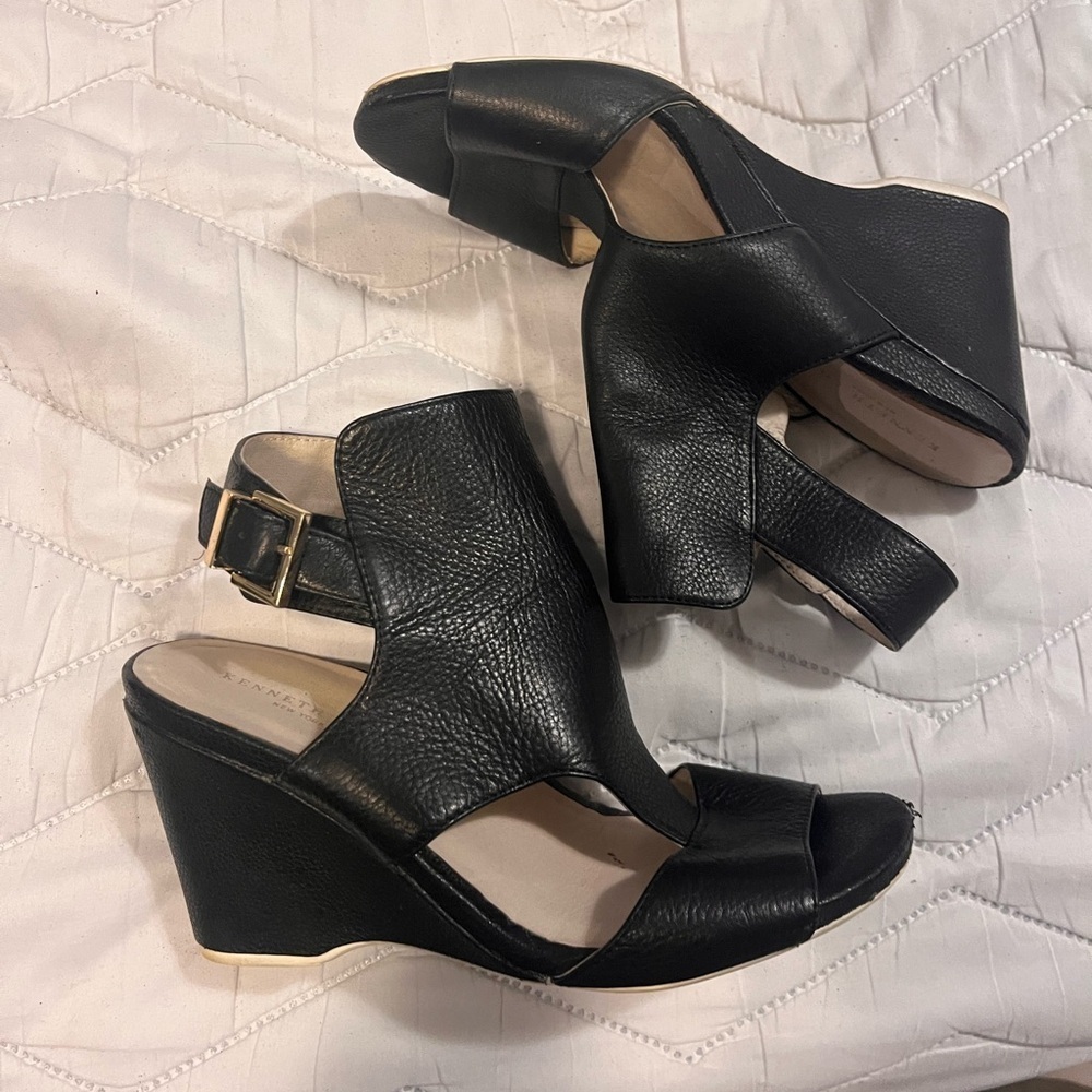 Kenneth Cole size 8 leather wedge sandals